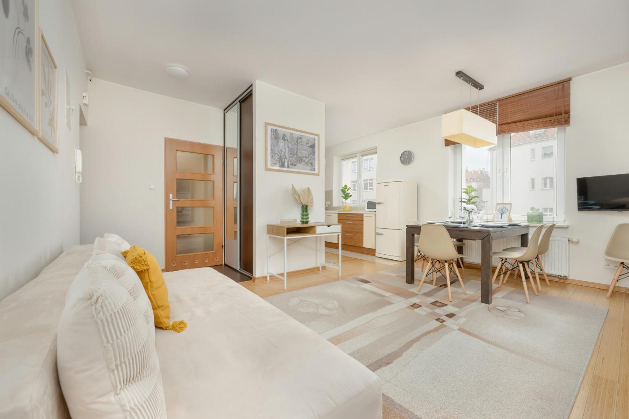 Heart Of Spacious By Renters