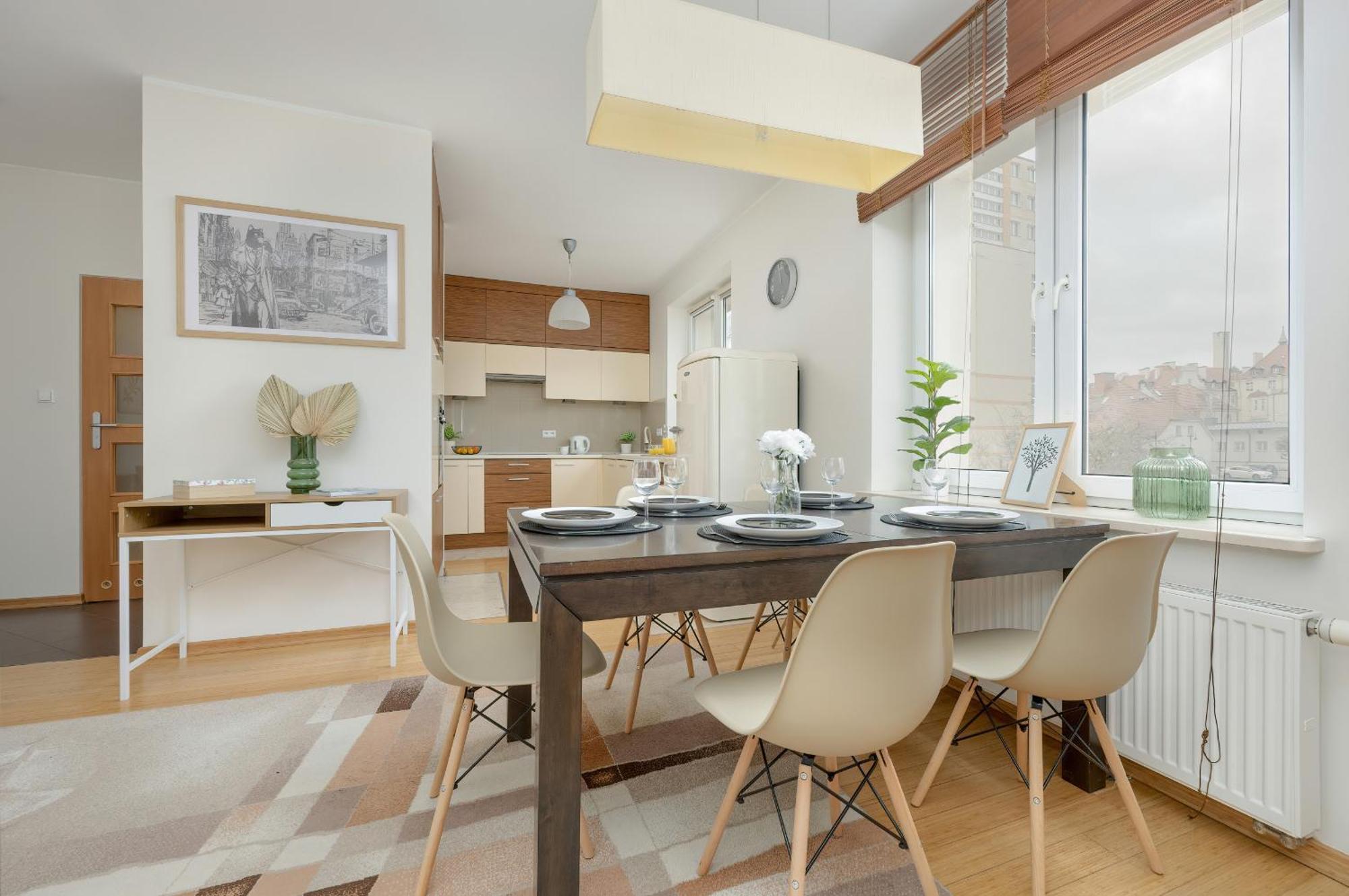 Heart Of Spacious By Renters Apartment