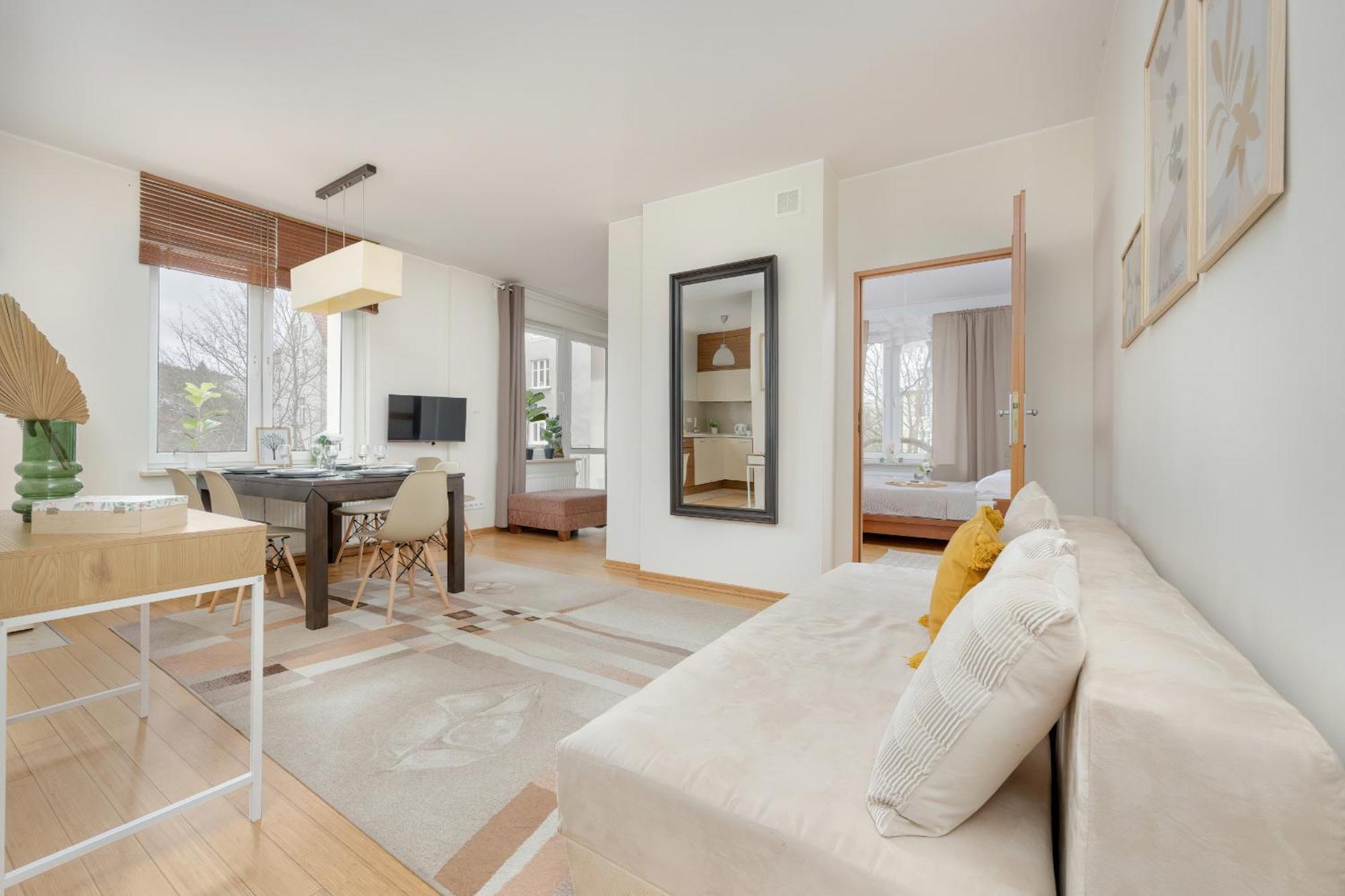 Heart Of Spacious By Renters